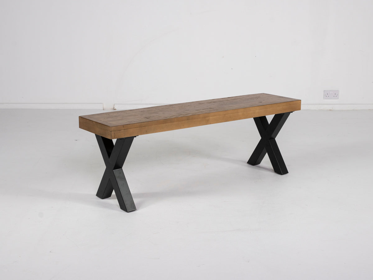 Table de salle à manger extensible Brooklyn Light à pieds croisés (140 cm - 180 cm) et chaises de salle à manger Bogart