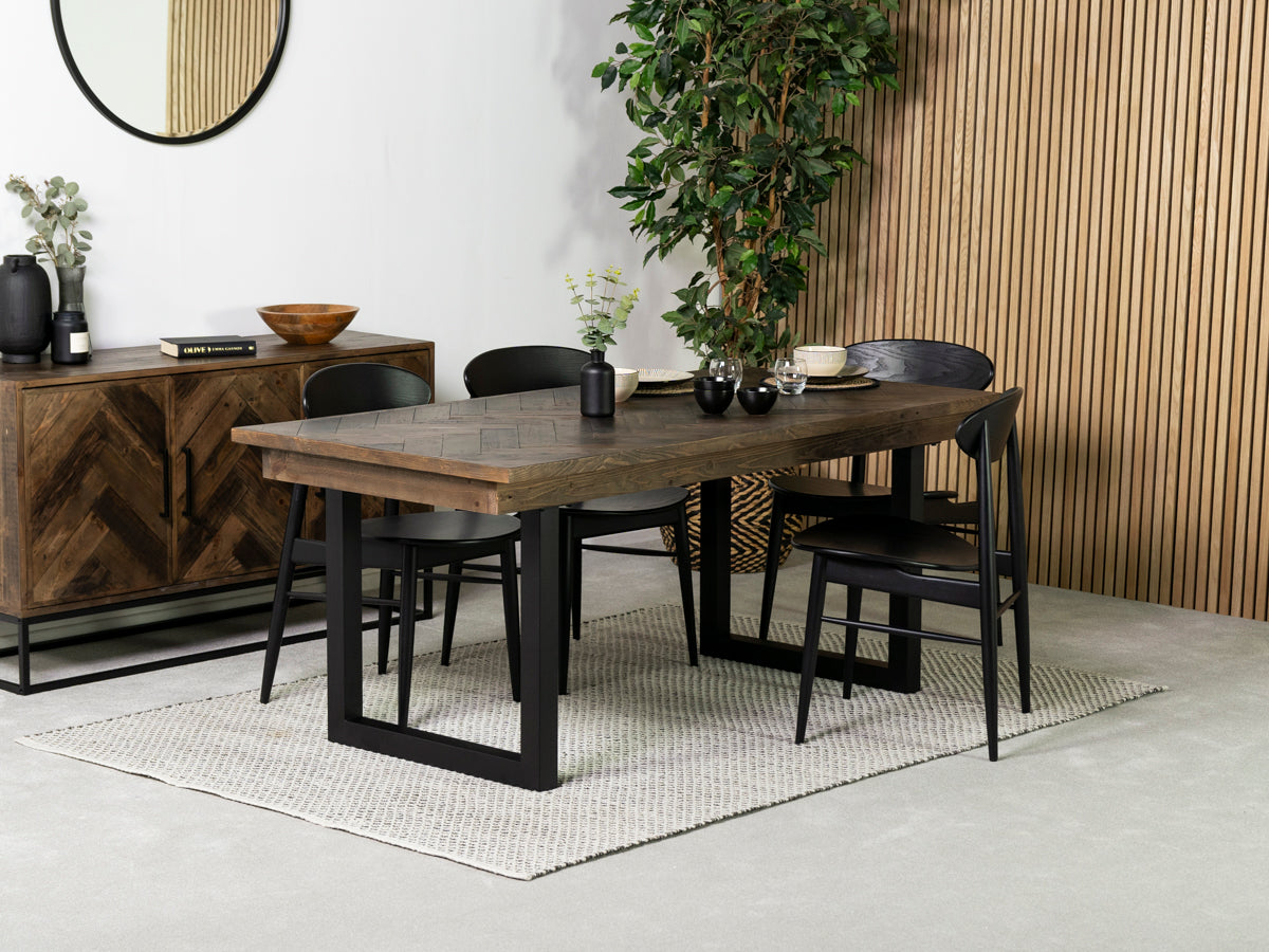 Table de salle à manger Tulsa Dark 180 cm à plateau fixe et chaise de salle à manger Gabo noire