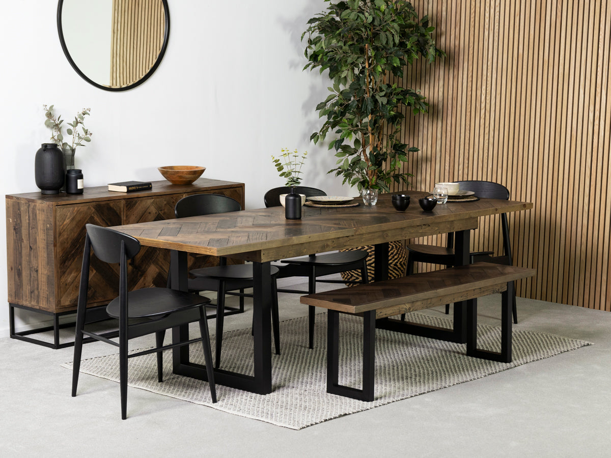 Table de salle à manger extensible Tulsa Dark (180 cm - 240 cm) et chaise de salle à manger Gabo noire