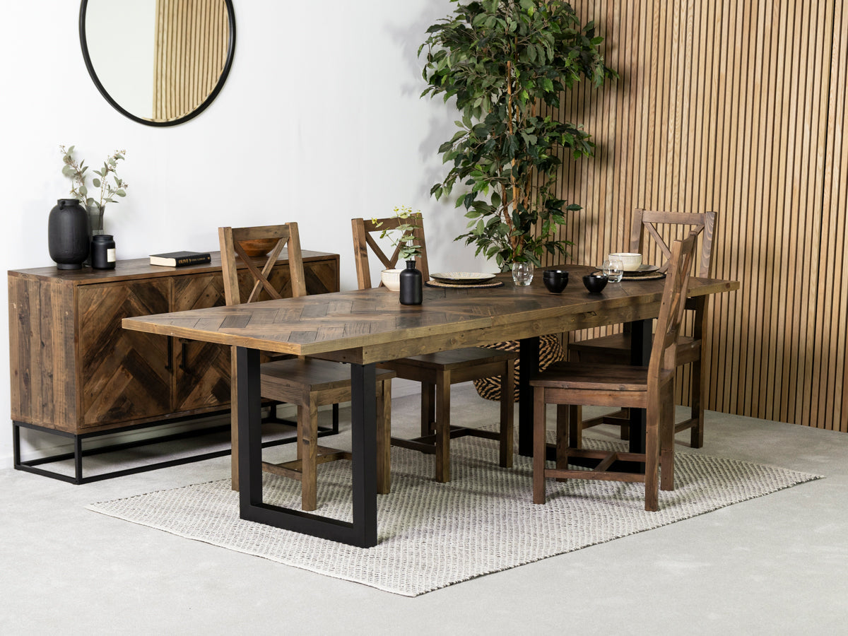 Table de salle à manger extensible Tulsa Dark (180 cm - 240 cm) et chaise de salle à manger à dossier croisé Tulsa Dark