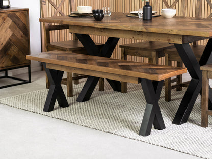 Table de salle à manger extensible Tulsa à pieds croisés foncés (140 cm - 180 cm) et chaises de salle à manger Bogart