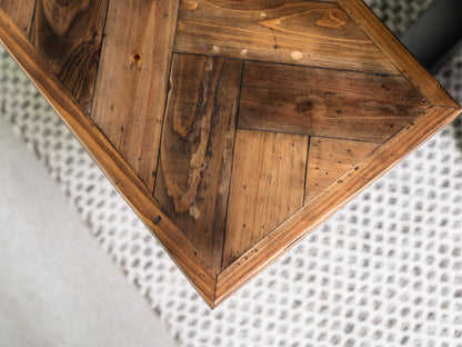 Banc en bois de récupération à pieds croisés foncés de Tulsa