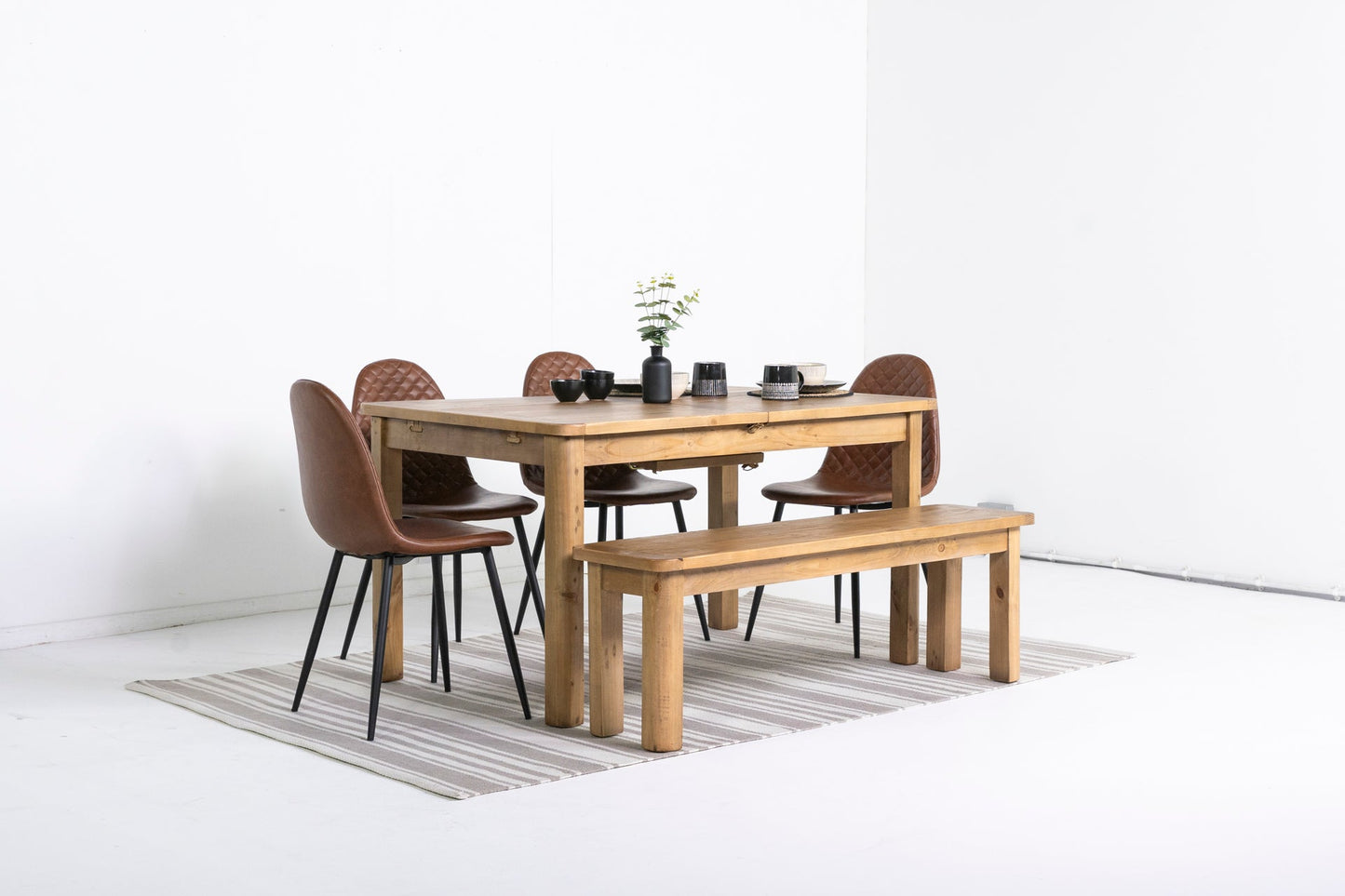 Table de salle à manger extensible Exeter (140 cm - 180 cm) et chaises de salle à manger Dallas couleur fauve