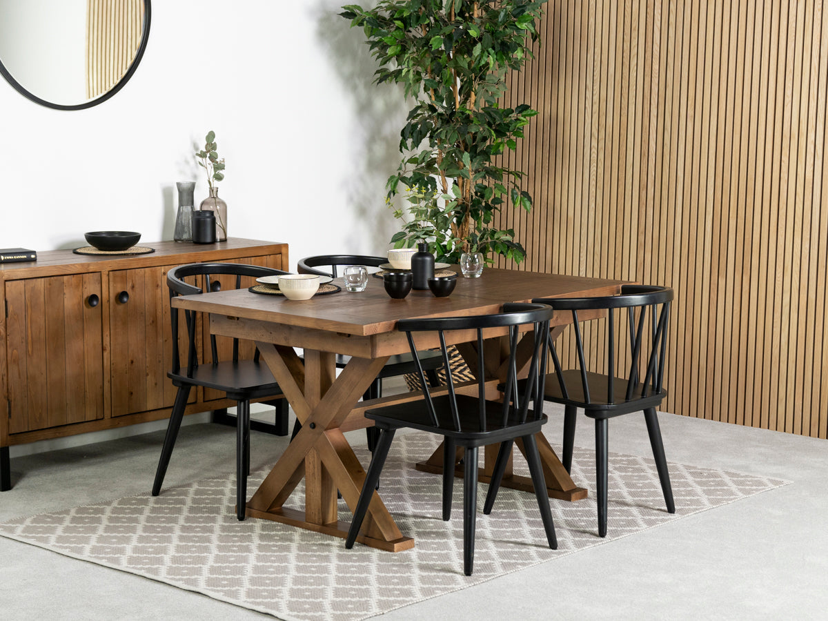 Table de salle à manger extensible Provence (140-180 cm) et chaise de salle à manger noire Bogart