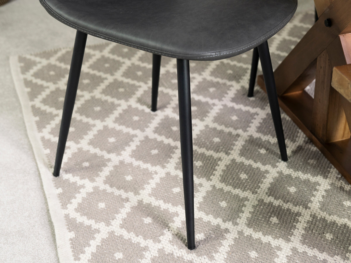 Table de salle à manger extensible Tulsa à pieds croisés (180 cm - 240 cm) et chaises de salle à manger grises Dallas