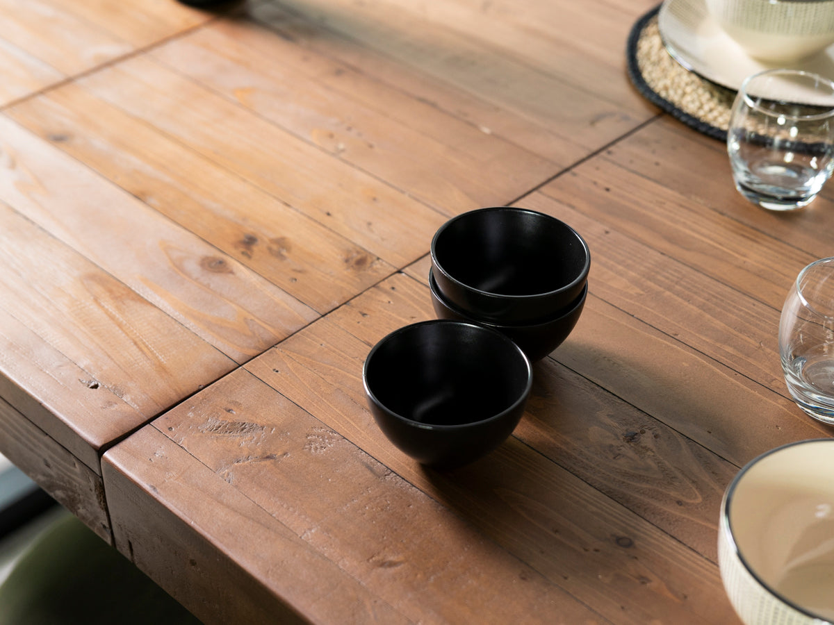 Table de salle à manger extensible Brooklyn (140 cm - 180 cm) et chaises de salle à manger noires Gabo