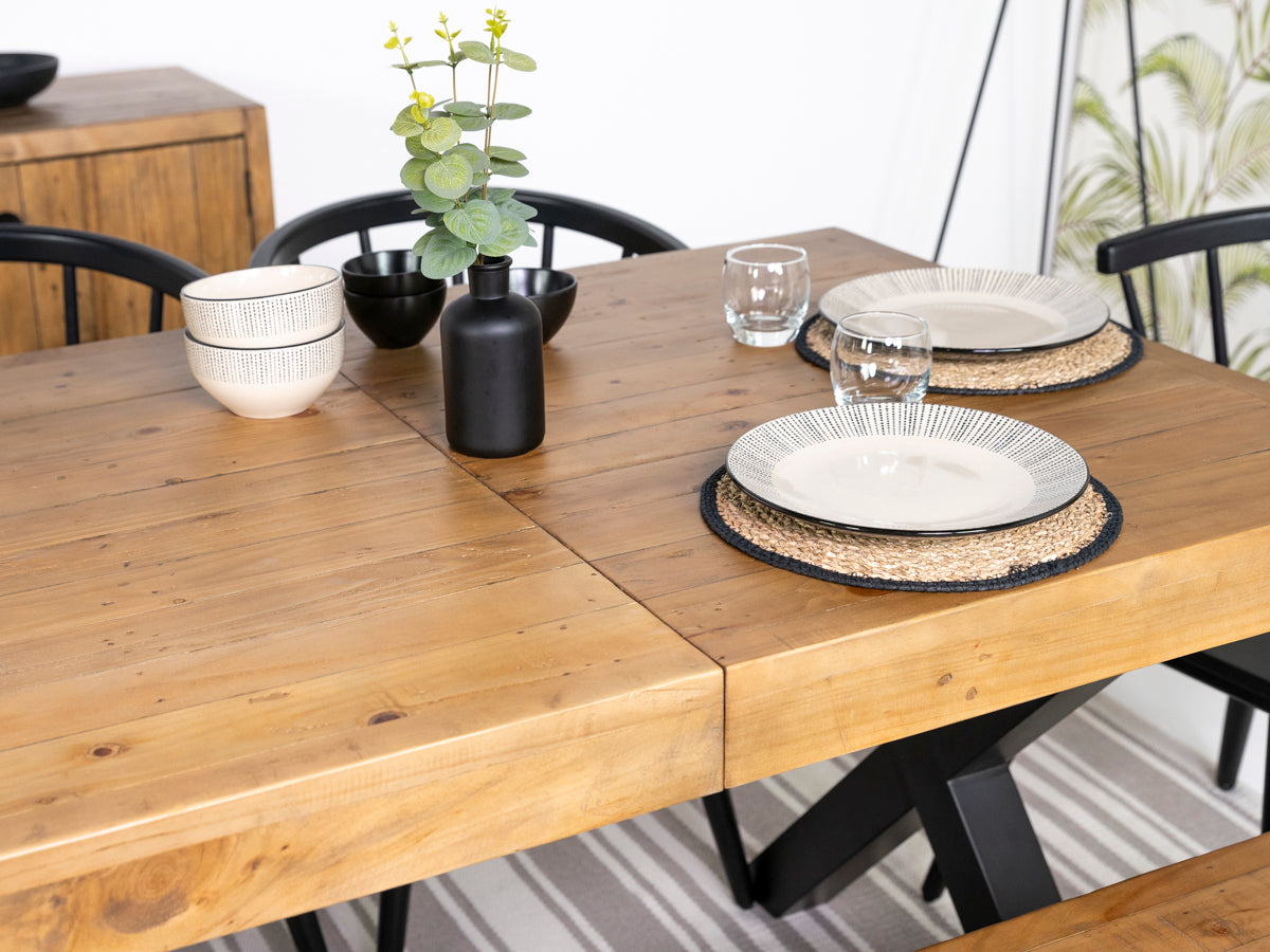 Table de salle à manger extensible Brooklyn Light à pieds croisés (140 cm - 180 cm)