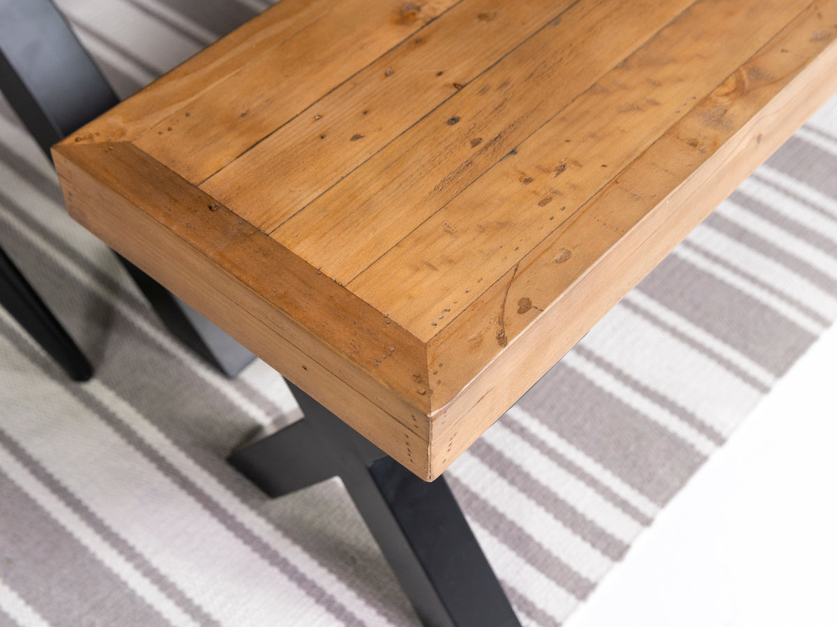 Table de salle à manger extensible Brooklyn Light à pieds croisés (140 cm - 180 cm) et chaises de salle à manger Bogart