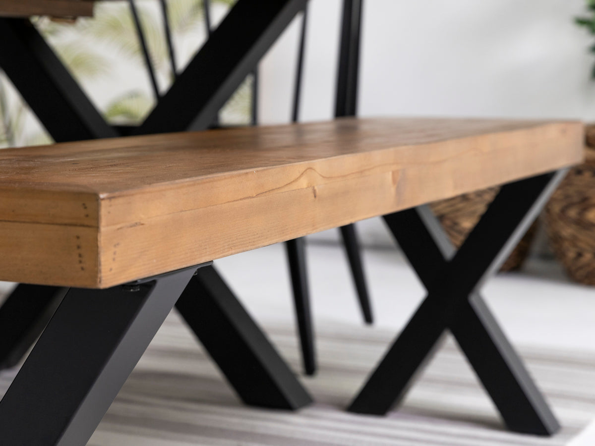 Table de salle à manger extensible Brooklyn Light à pieds croisés (140 cm - 180 cm) et chaises de salle à manger Bogart