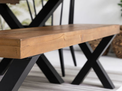 Table de salle à manger extensible Brooklyn Light à pieds croisés (140 cm - 180 cm) et chaises de salle à manger Bogart