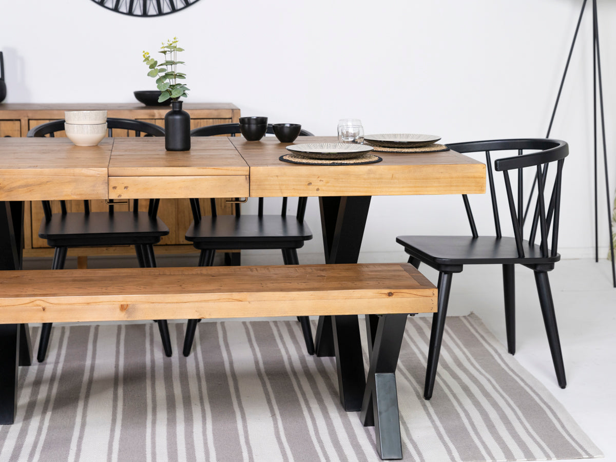 Table de salle à manger extensible Brooklyn Light à pieds croisés (140 cm - 180 cm) et chaises de salle à manger Bogart