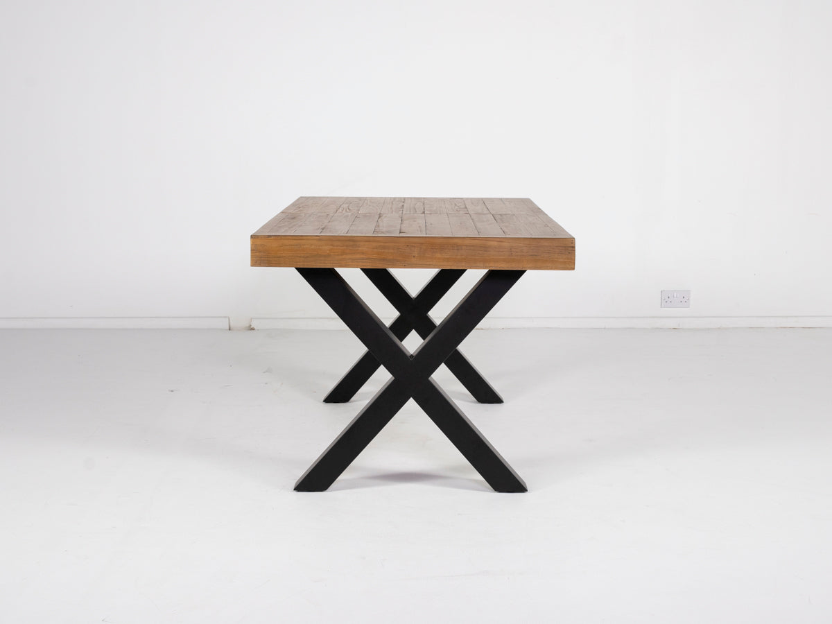 Table de salle à manger extensible Brooklyn Light à pieds croisés (140 cm - 180 cm) et chaises de salle à manger Alston