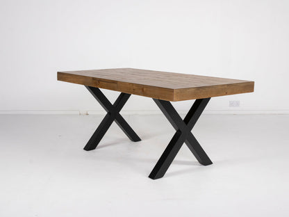 Table de salle à manger extensible Brooklyn Light à pieds croisés (140 cm - 180 cm) et chaises de salle à manger grises Dallas