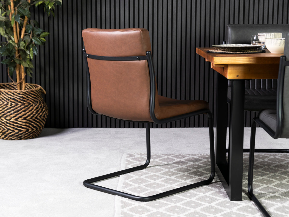 Table de salle à manger extensible Brooklyn Light (180 cm - 240 cm) et chaise de salle à manger marron auburn