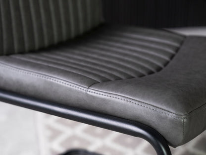 Table de salle à manger extensible Tulsa Dark (180 cm - 240 cm) et chaise de salle à manger gris auburn