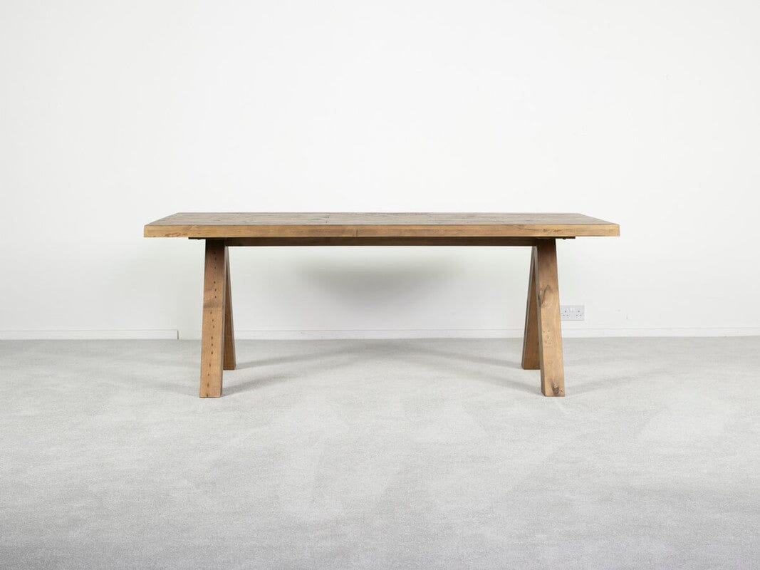 Table de salle à manger pyramidale à plateau fixe