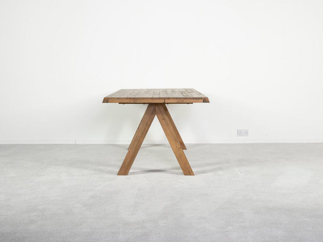 Table de salle à manger pyramidale à plateau fixe