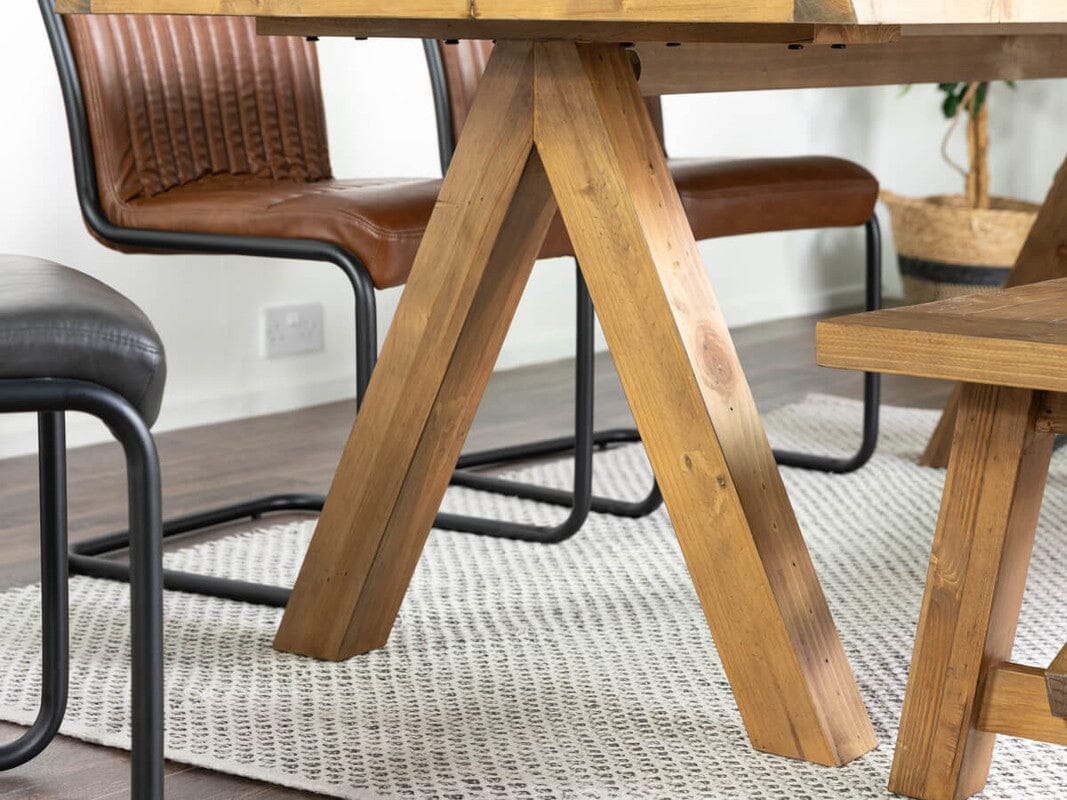 Table de salle à manger pyramidale à plateau fixe