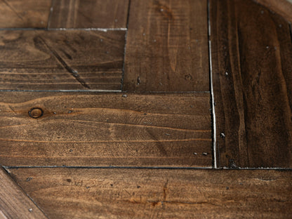 Banc en bois foncé de Tulsa