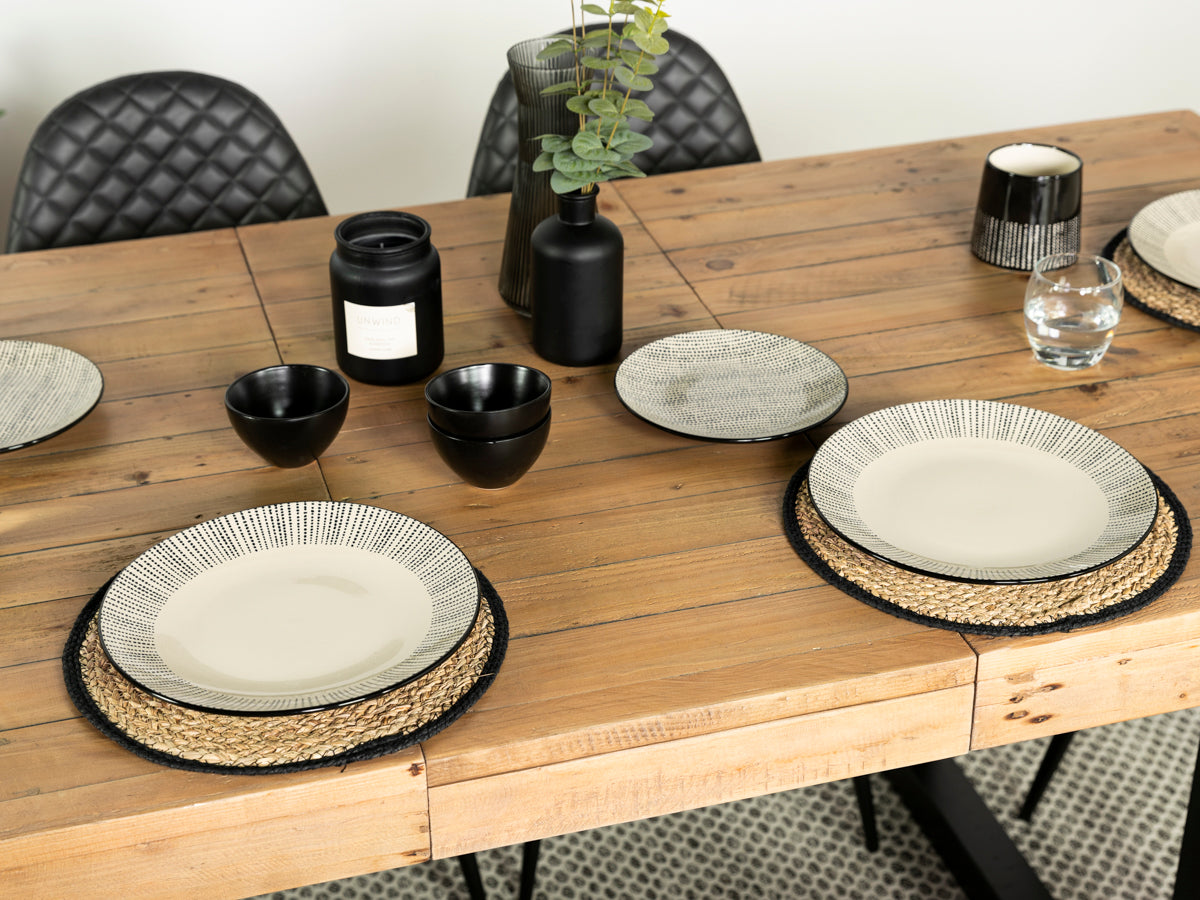 Table de salle à manger extensible Brooklyn Light (140 cm - 180 cm) et chaises de salle à manger noires Bogart