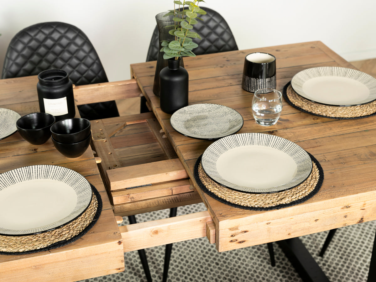 Table de salle à manger extensible Brooklyn Light (140 cm - 180 cm) et chaises de salle à manger noires Gabo