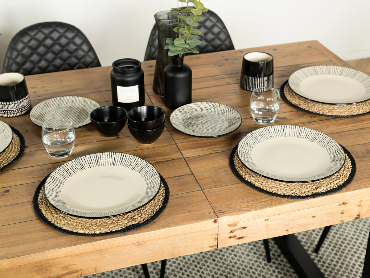 Table de salle à manger extensible Brooklyn Light (140 cm - 180 cm) et chaises de salle à manger noires Gabo