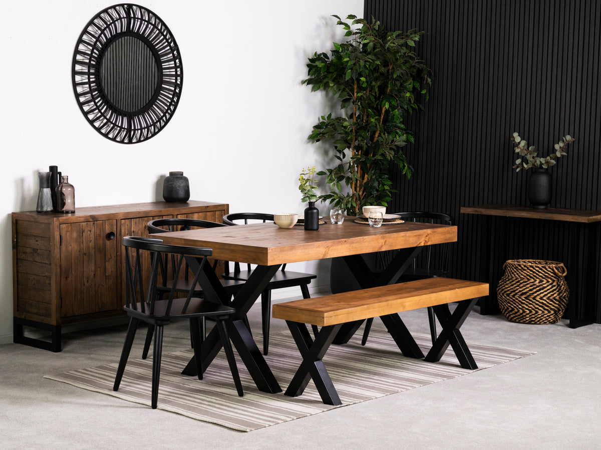 Table de salle à manger Brooklyn 160 cm à plateau fixe et pieds croisés et chaises de salle à manger Bogart