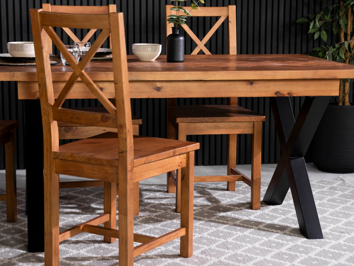 Table de salle à manger Tulsa à plateau fixe et pieds croisés