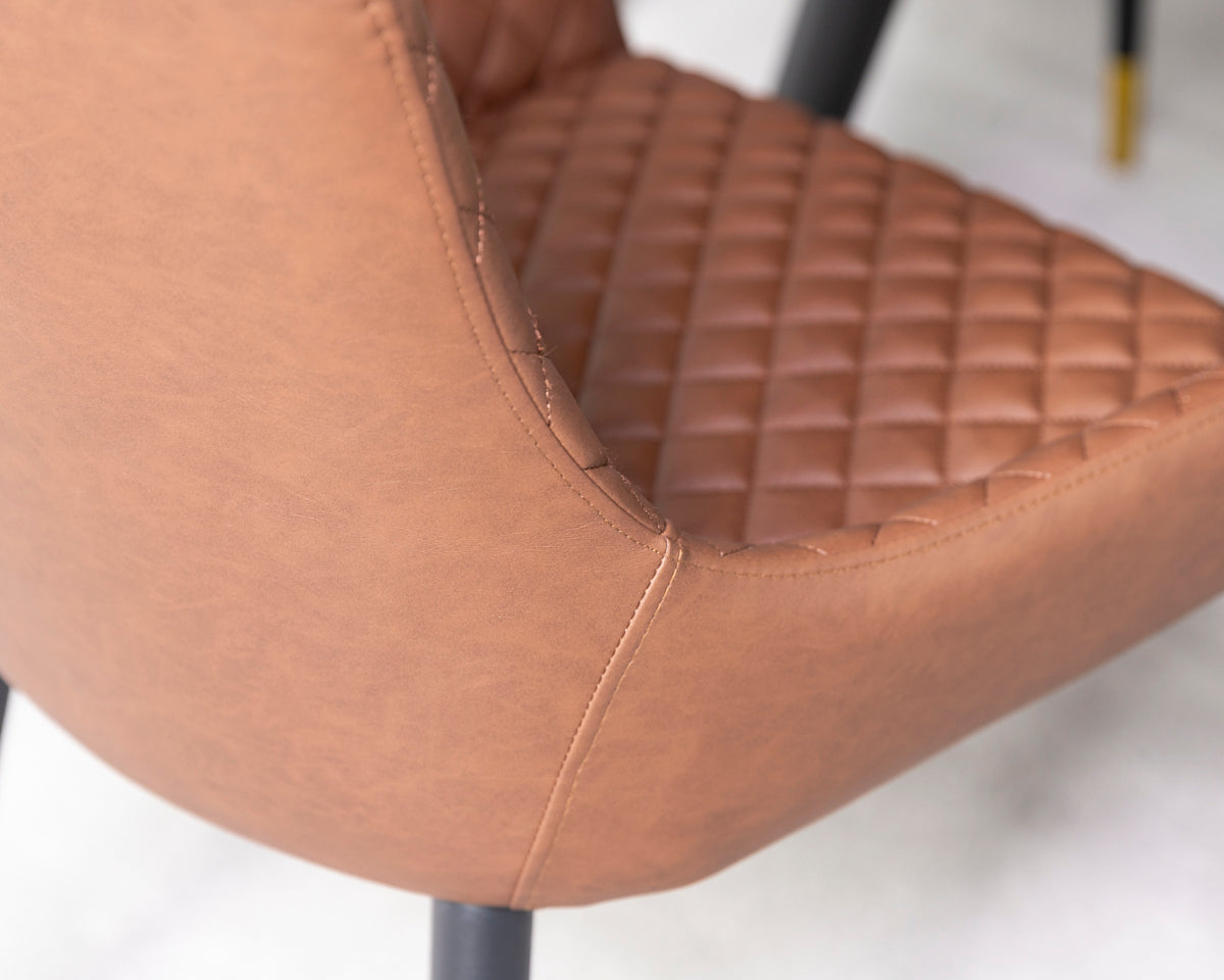 Table de salle à manger extensible Tulsa Dark (140 cm - 180 cm) et chaises de salle à manger Sarah couleur fauve