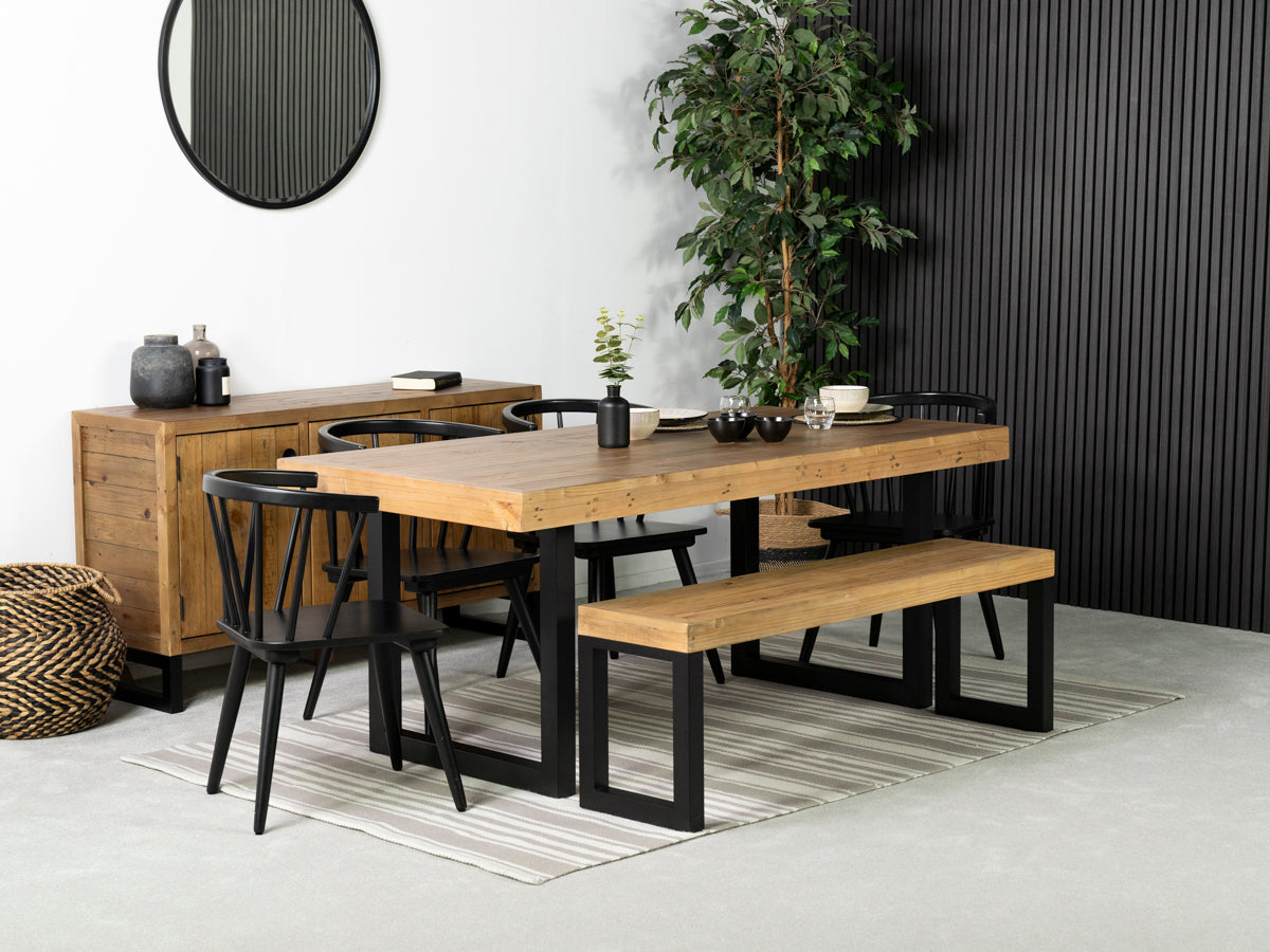 Table de salle à manger Brooklyn Light 180 cm à plateau fixe et chaises de salle à manger Bogart noires