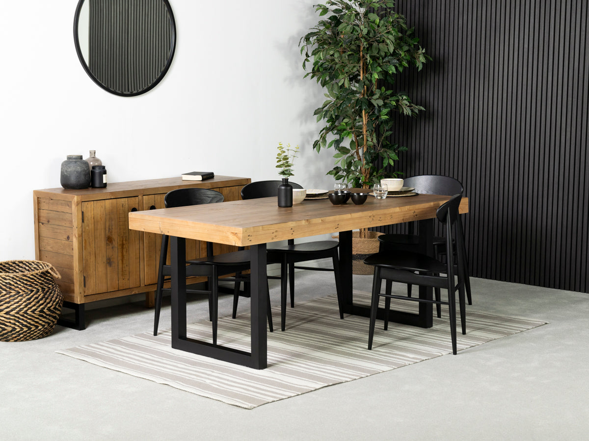 Table de salle à manger Brooklyn Light 180 cm à plateau fixe et chaises de salle à manger Gabo noires