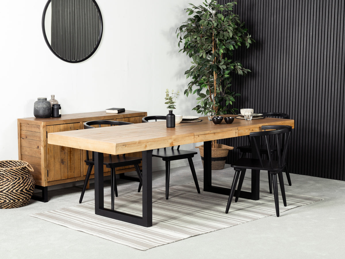 Table de salle à manger extensible Brooklyn Light (180 cm - 240 cm) et chaise de salle à manger noire Bogart