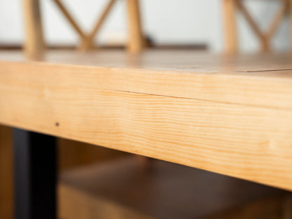 Table de salle à manger extensible Brooklyn Light (180 cm - 240 cm) et chaise de salle à manger à dossier croisé Brooklyn 