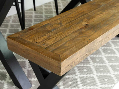 Table de salle à manger extensible Brooklyn à pieds croisés (140 cm - 180 cm) et chaises de salle à manger noires Gabo